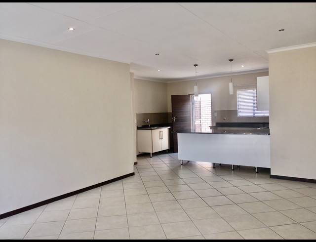 3 BEDROOM TOWNHOUSE FOR SALE IN MOOIKLOOF RIDGE